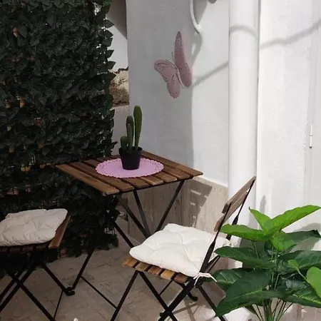 Milo's Ll Bed and breakfast *